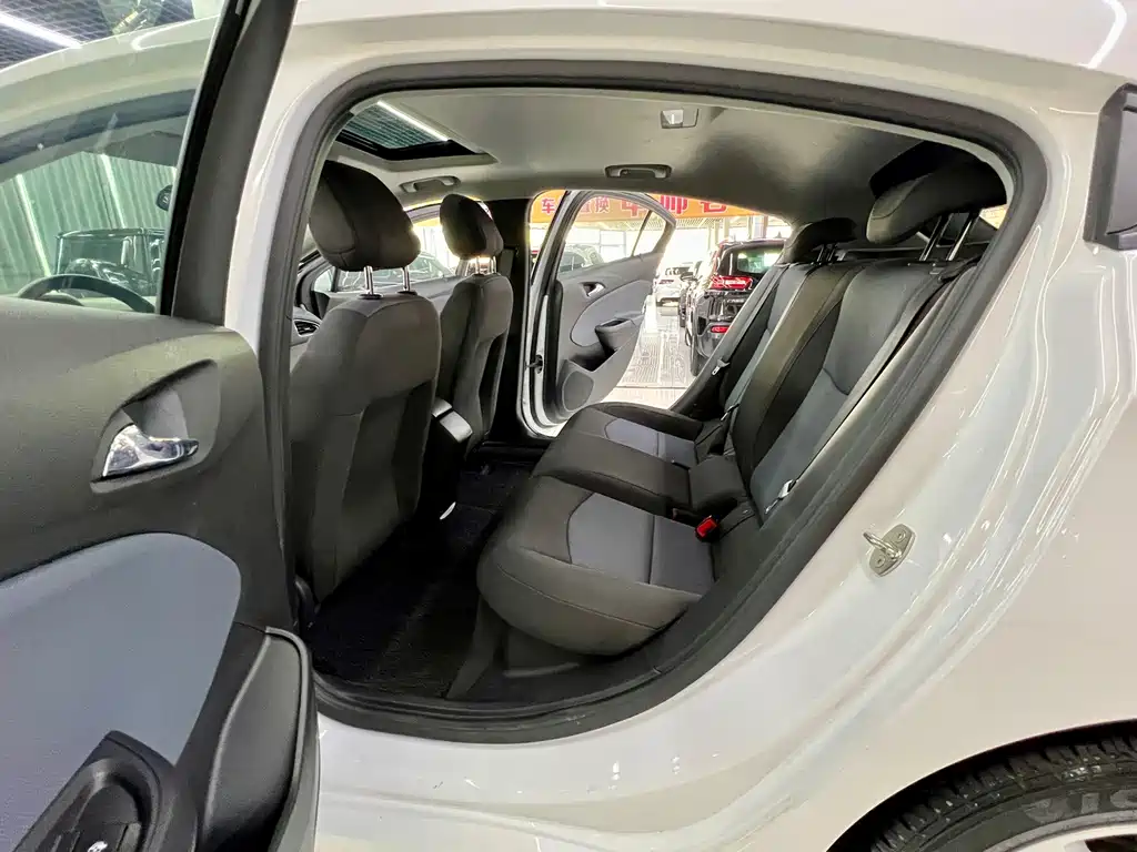 Chevrolet Cruze — миниатюра 13