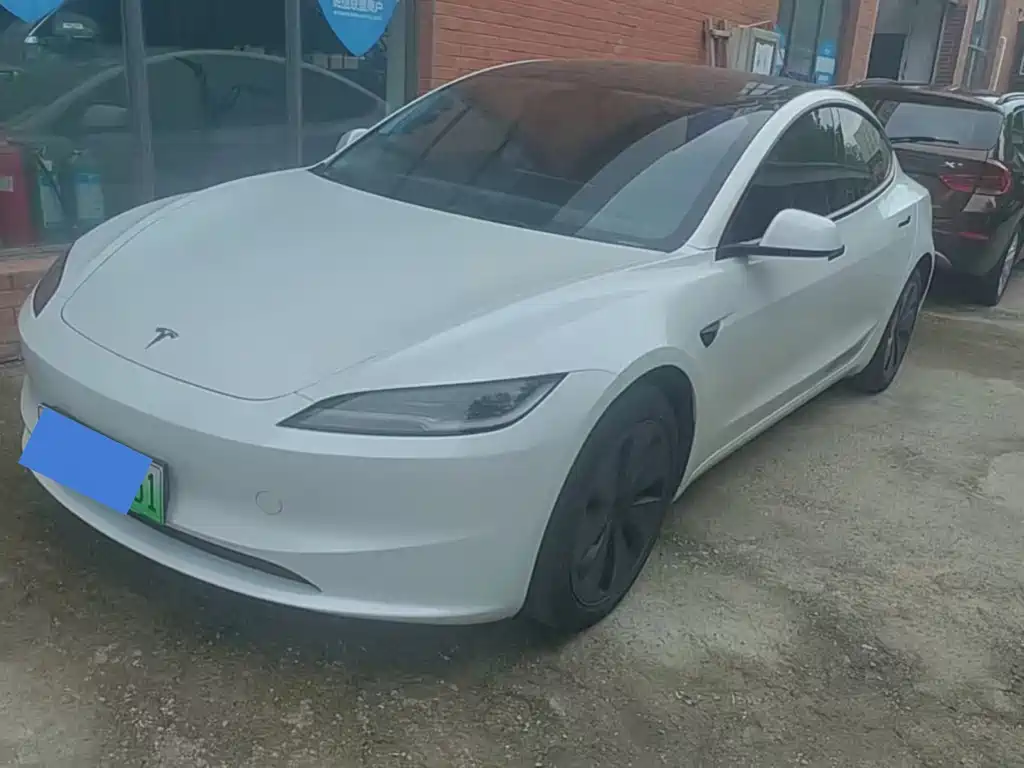 Tesla Model 3 2025