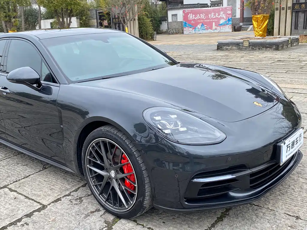 PORSCHE PANAMERA