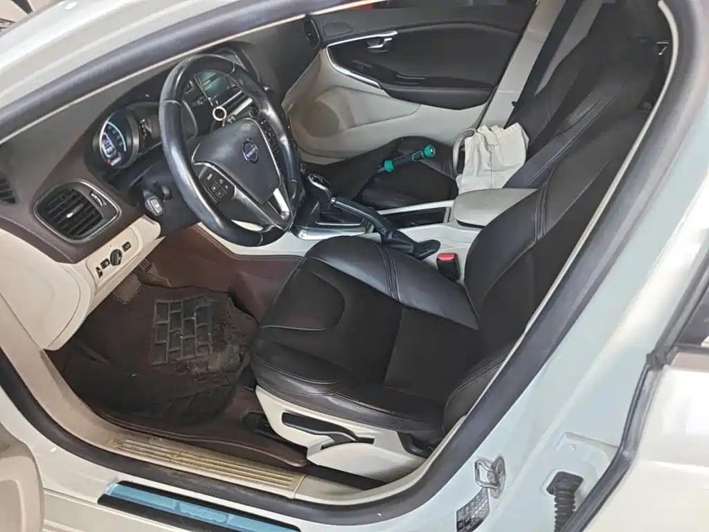 Volvo V40 — миниатюра 20