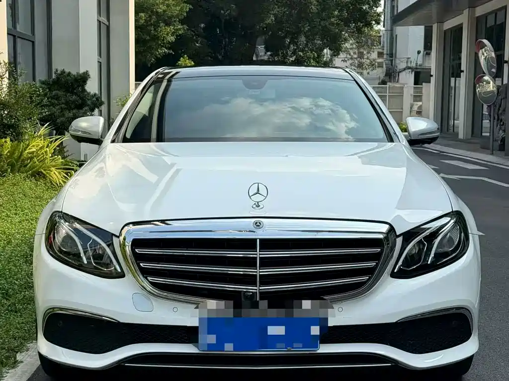 Mercedes-Benz E-Class — миниатюра 2