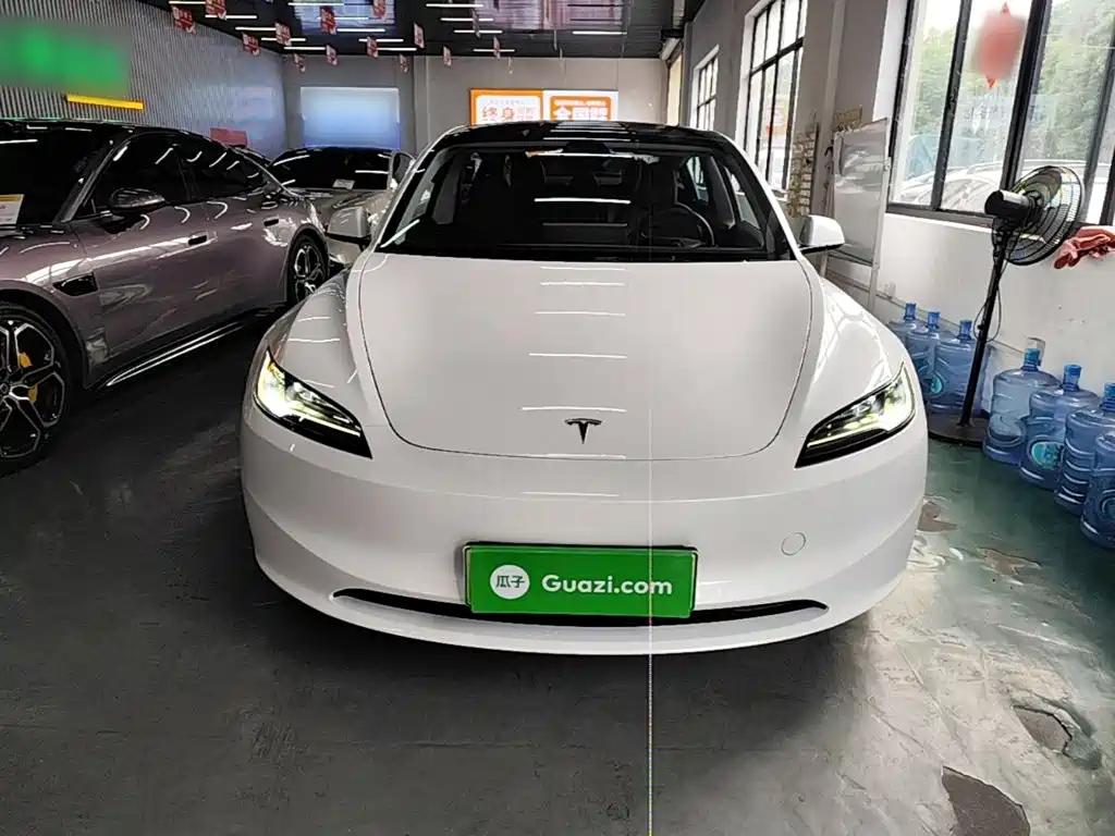 Tesla Model 3 — миниатюра 3