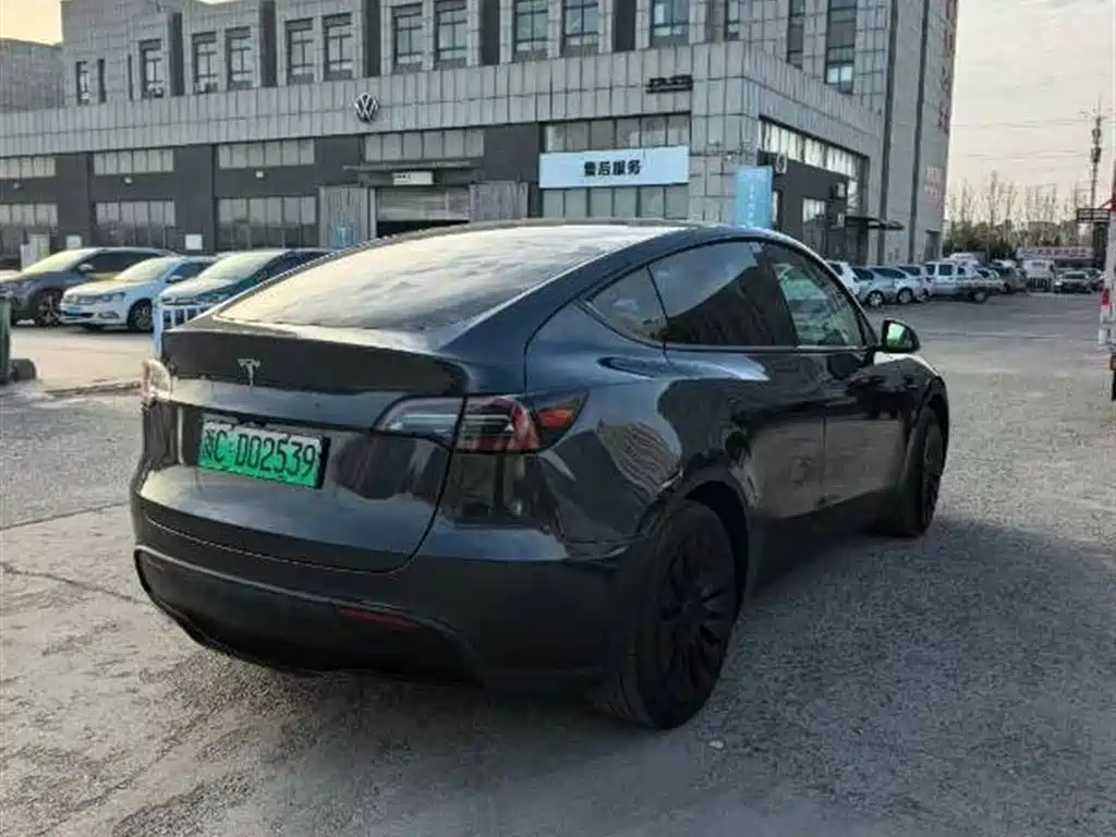TESLA MODEL Y