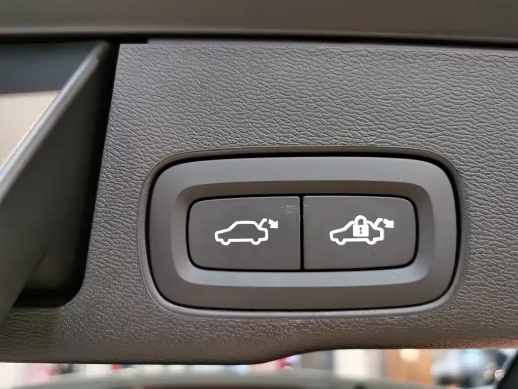 Volvo XC60 PHEV — миниатюра 16