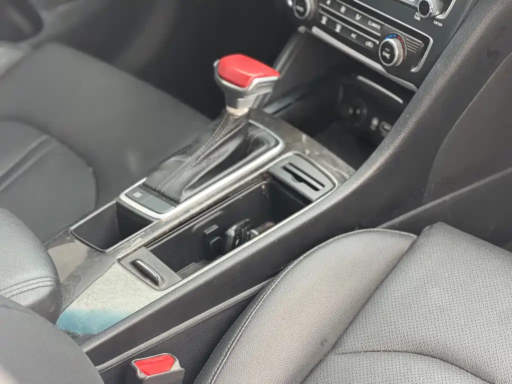 Kia K5 2016 1.6T AT LUX