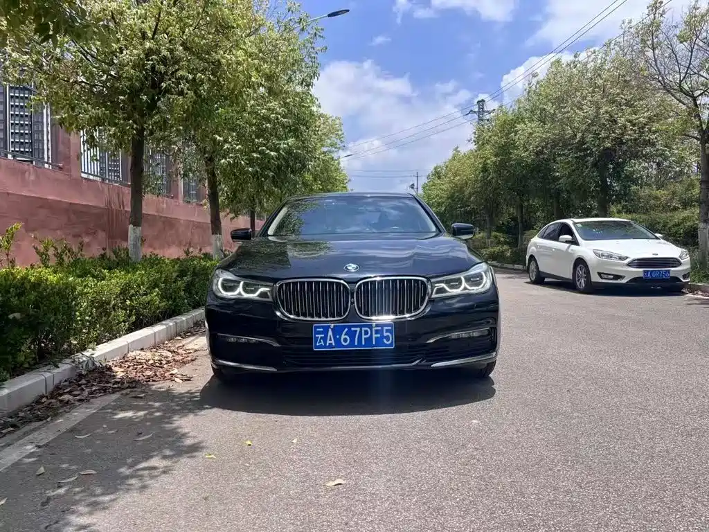 BMW 7 Series — миниатюра 2