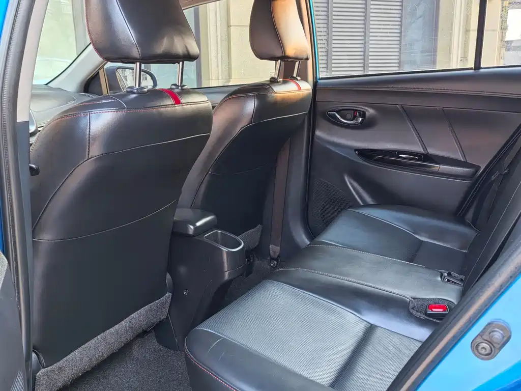 Toyota Yaris L - фото 8