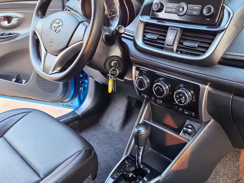 Toyota Yaris L - фото 9