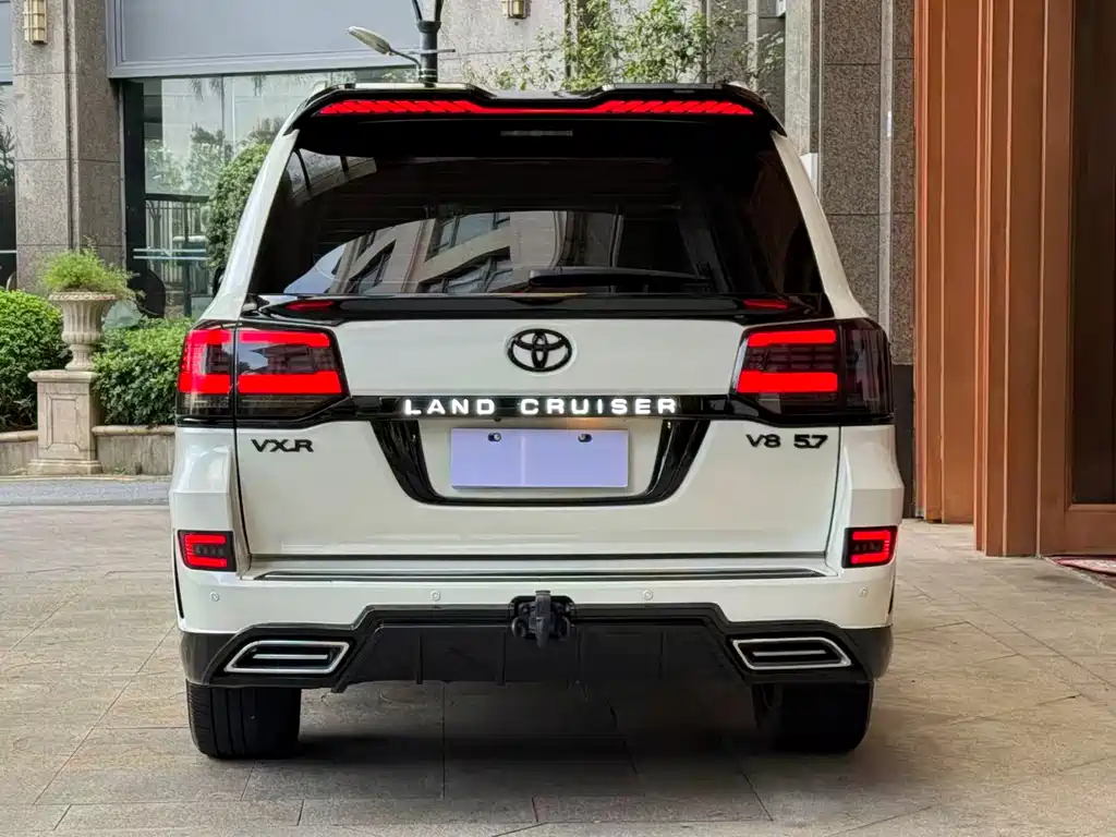 Toyota Land Cruiser 2018 5.7L GX-R