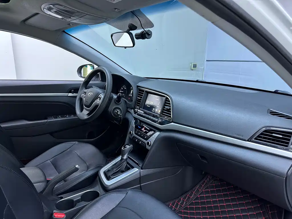 Hyundai Elantra — миниатюра 11