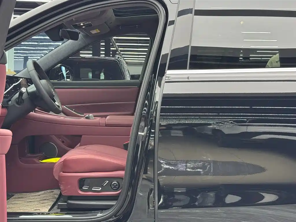 Aito M8 2025 Max+ 53.4kWh 5 мест (192 )