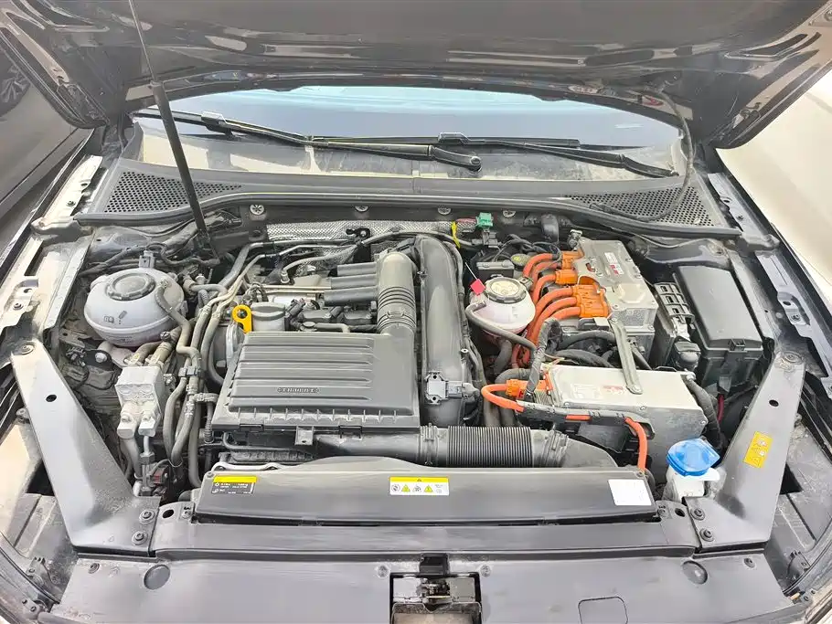 VOLKSWAGEN MAGOTAN GTE PLUG IN HYBRID