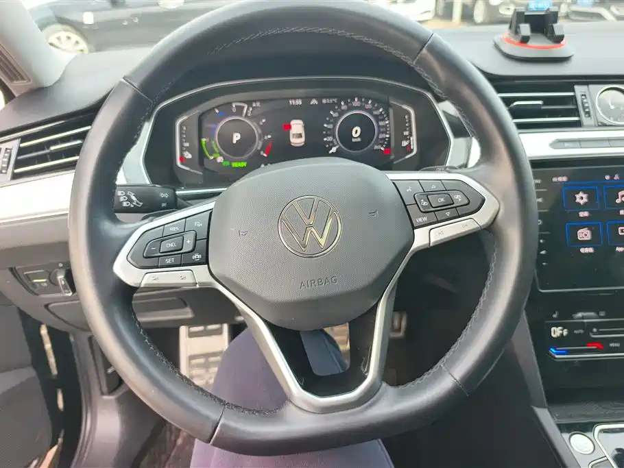 VOLKSWAGEN MAGOTAN GTE PLUG IN HYBRID