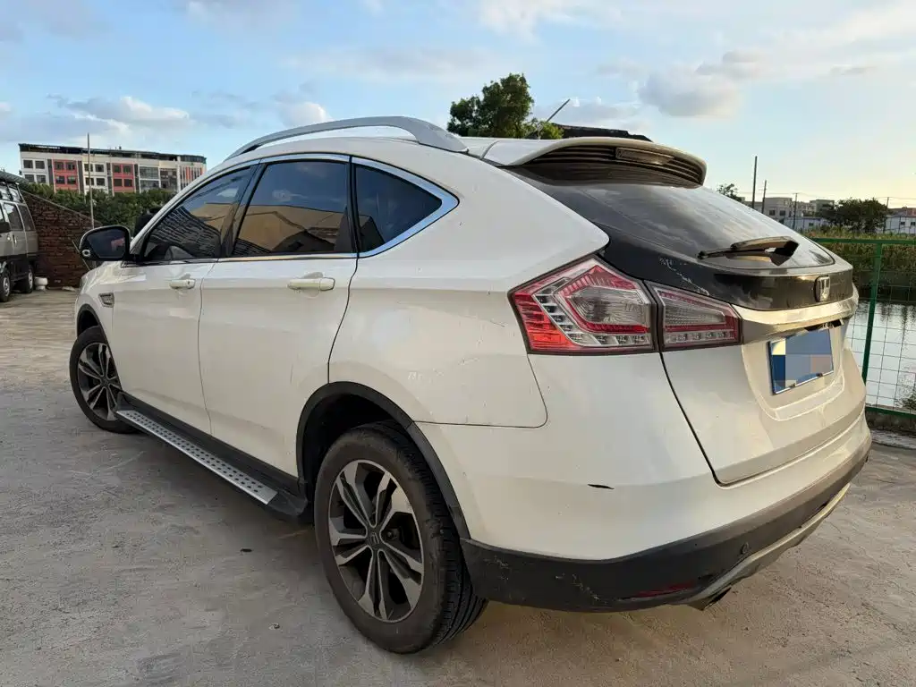 Luxgen U6 — миниатюра 5