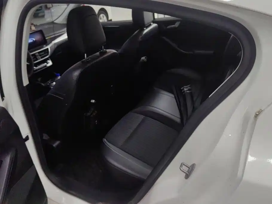 Ford Focus — миниатюра 11