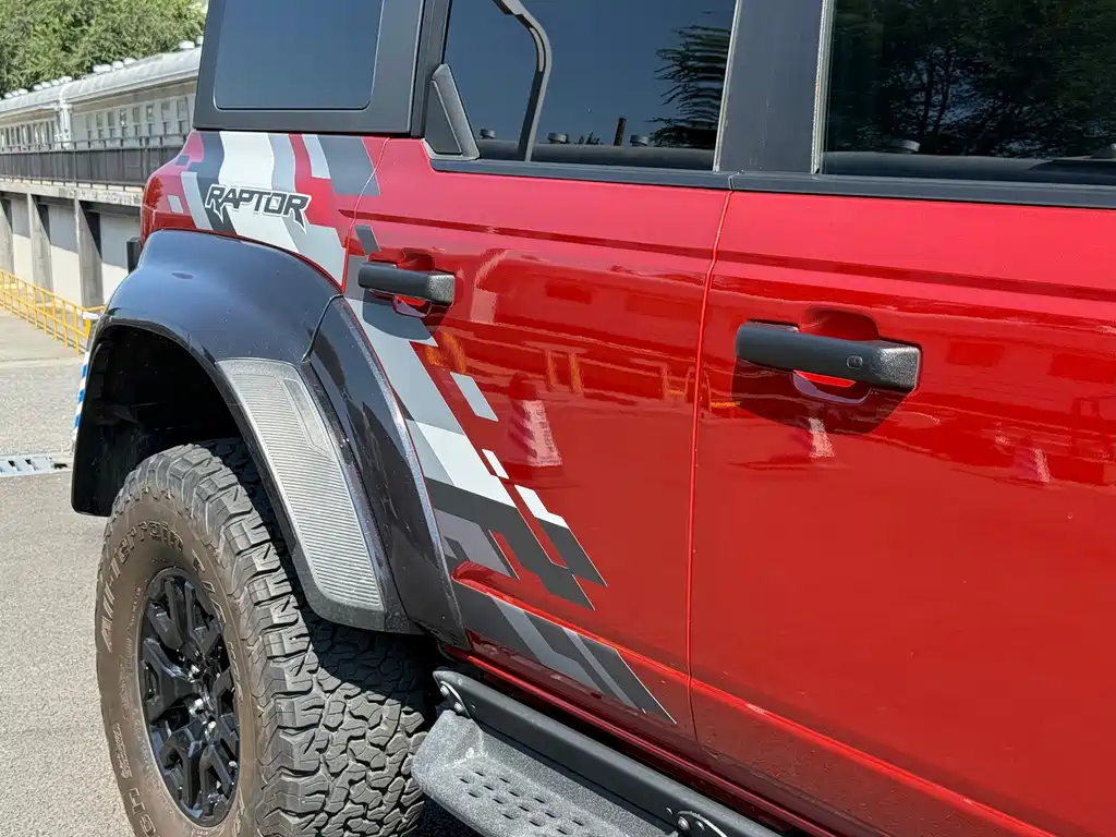 Ford Bronco (Import) — миниатюра 17