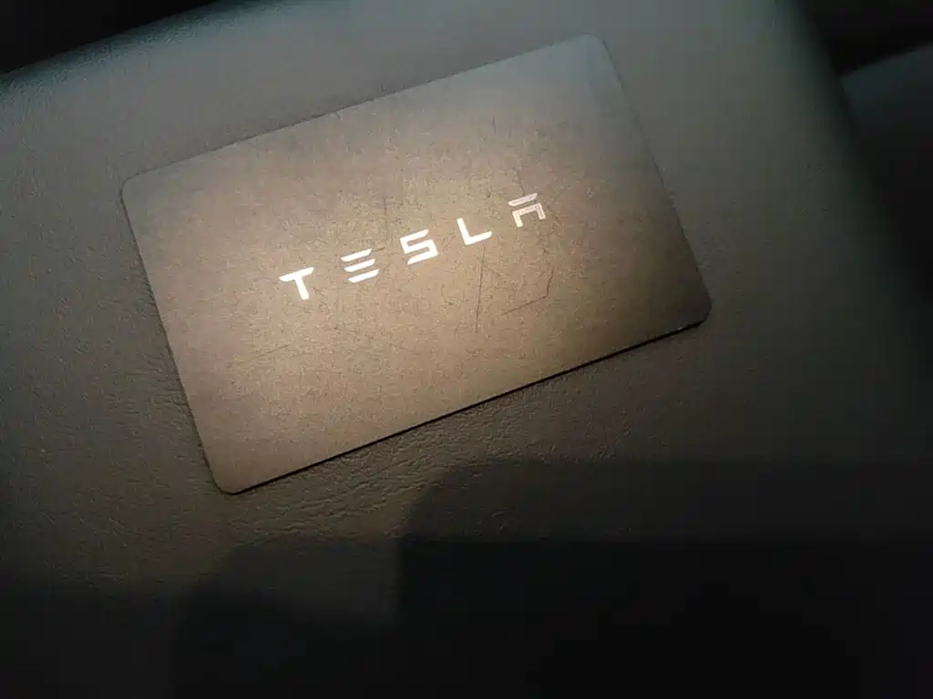 Tesla Model Y — миниатюра 9
