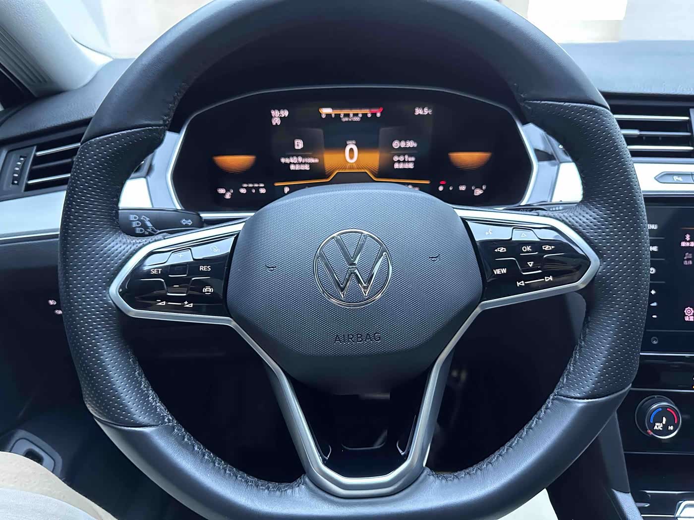 Volkswagen Magotan 1.4 л 2024 г. Чёрный, пробег 26000 км