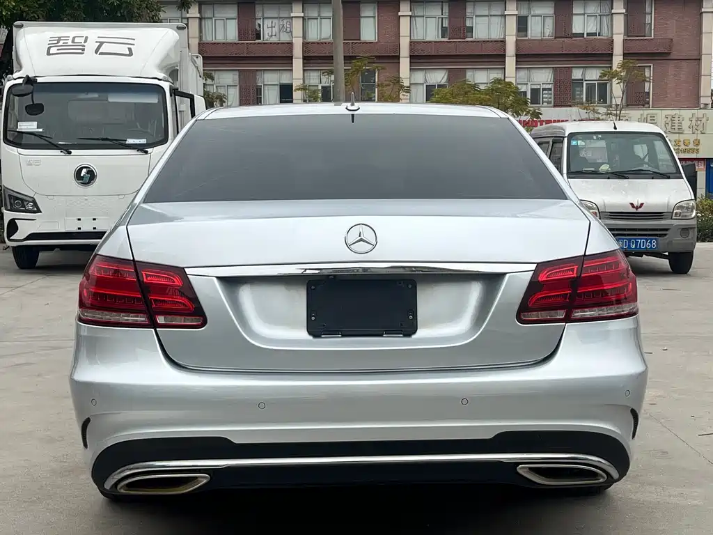 Mercedes-Benz E-Class — миниатюра 5