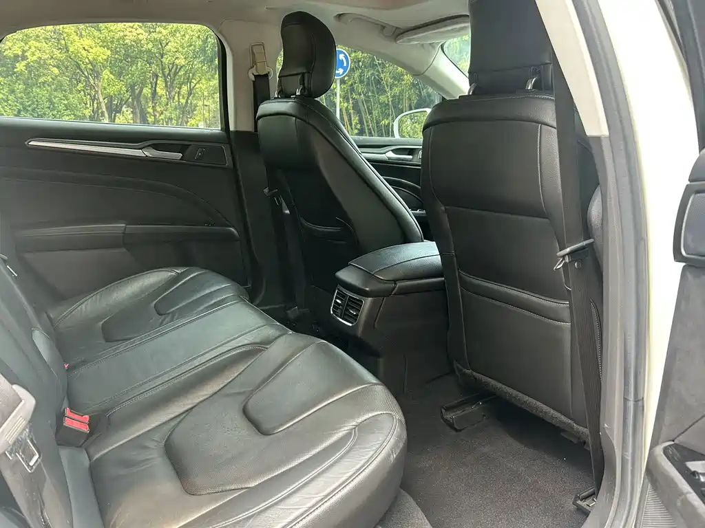 Ford Mondeo — миниатюра 12
