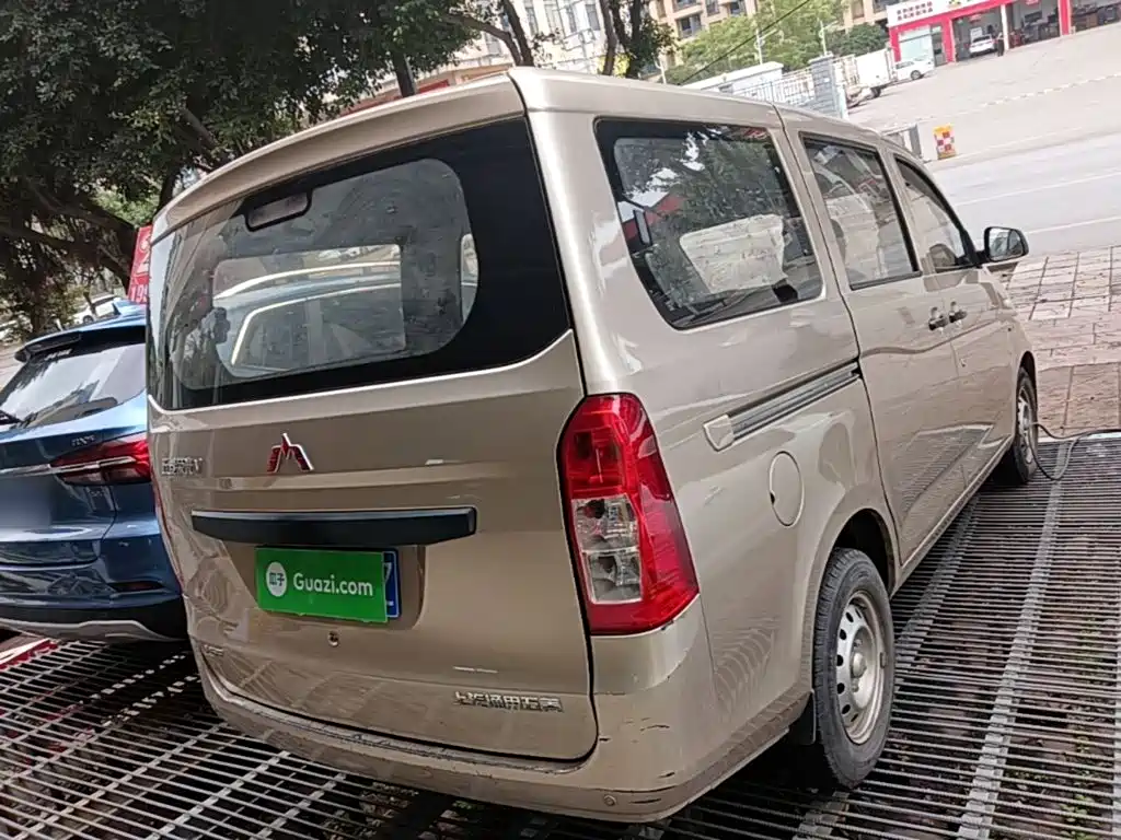 Wuling Rongguang V — миниатюра 7