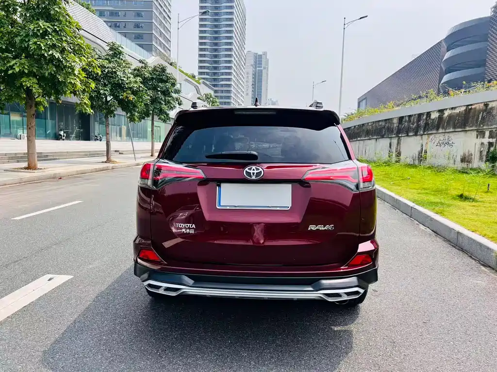 Toyota RAV4 — миниатюра 12