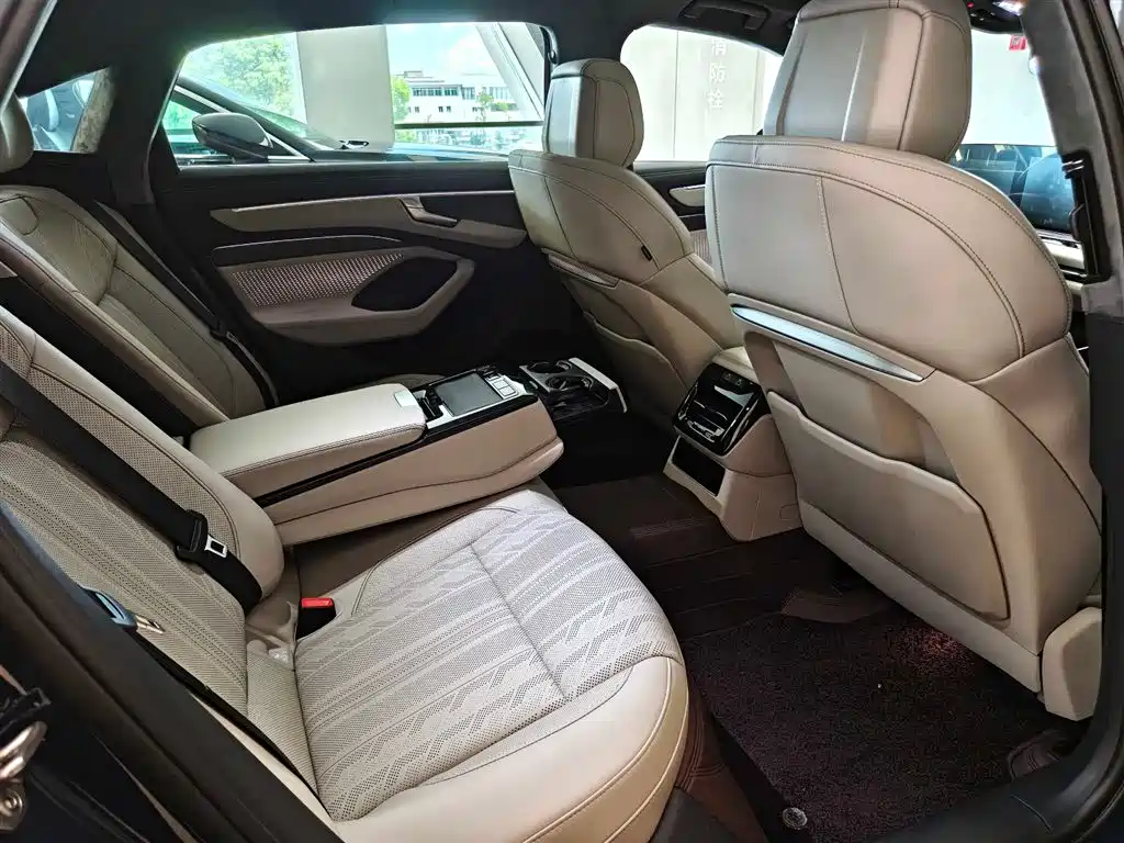 Audi A6L — миниатюра 12