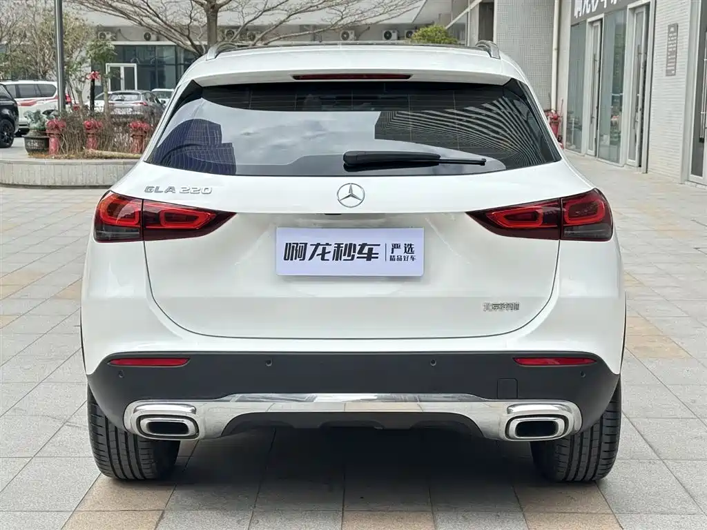 MERCEDES-BENZ GLA