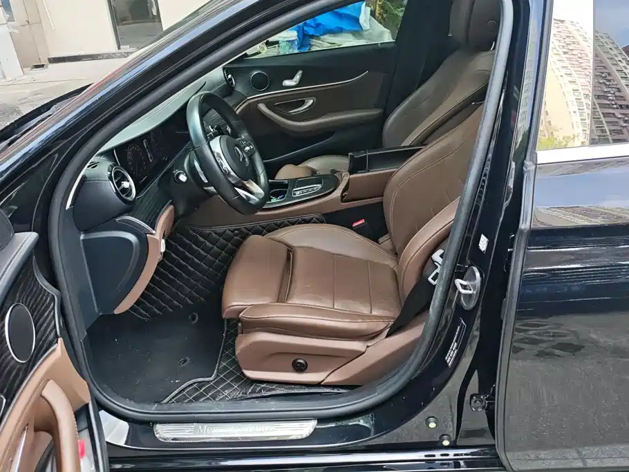 Mercedes-Benz E-Class — миниатюра 9