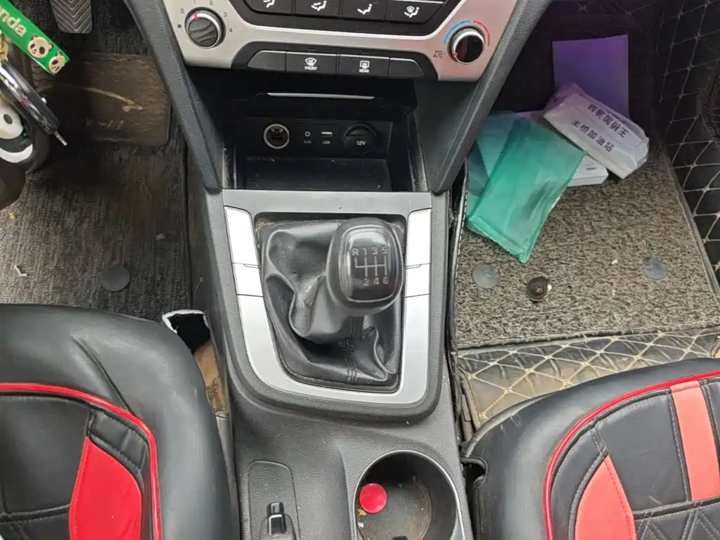 Hyundai Elantra — миниатюра 14