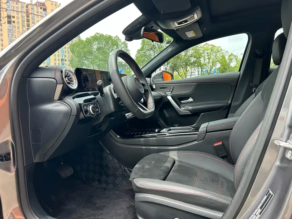 Mercedes-Benz A-Class A 2025 A 200 L Fashion