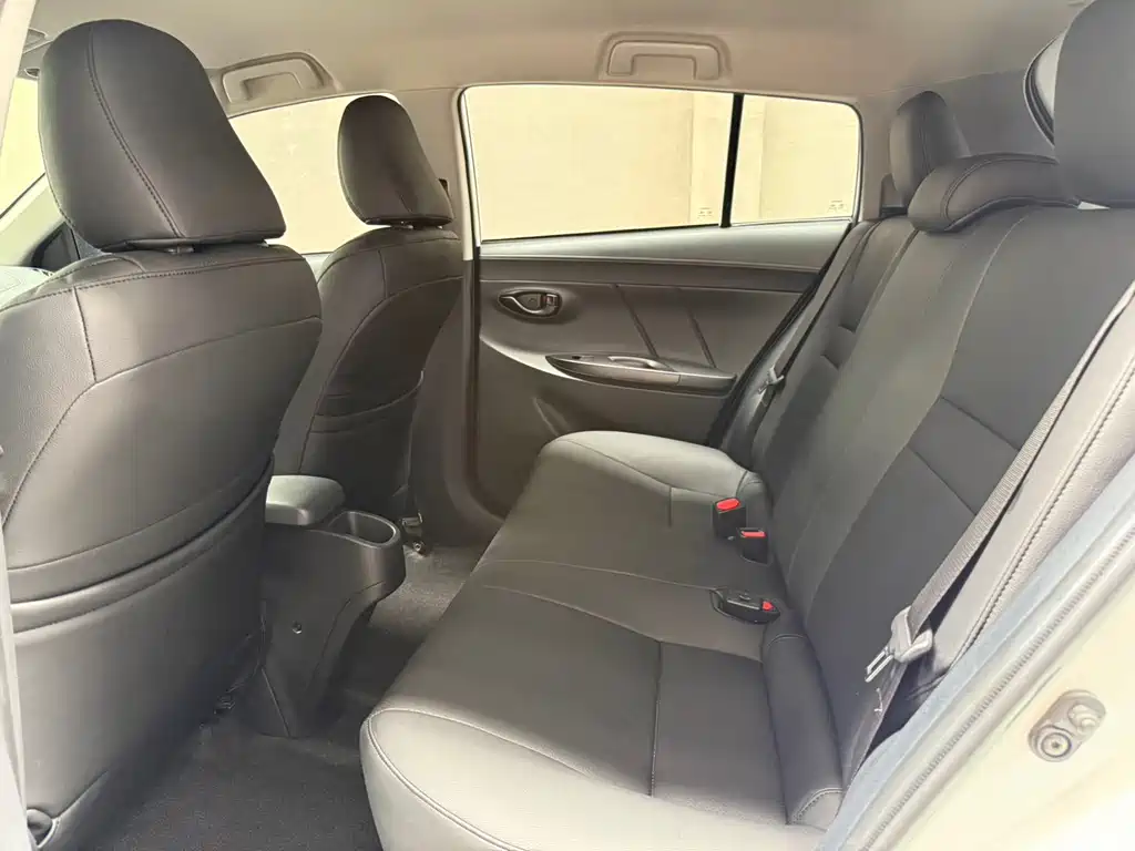 Toyota Yaris L - фото 10