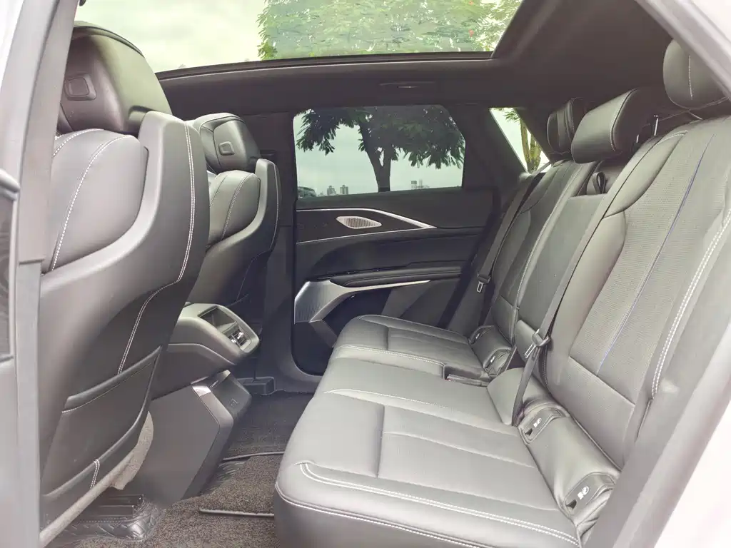 Cadillac Lyriq — миниатюра 11
