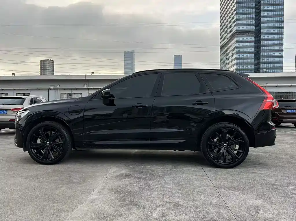 Volvo XC60 PHEV — миниатюра 11