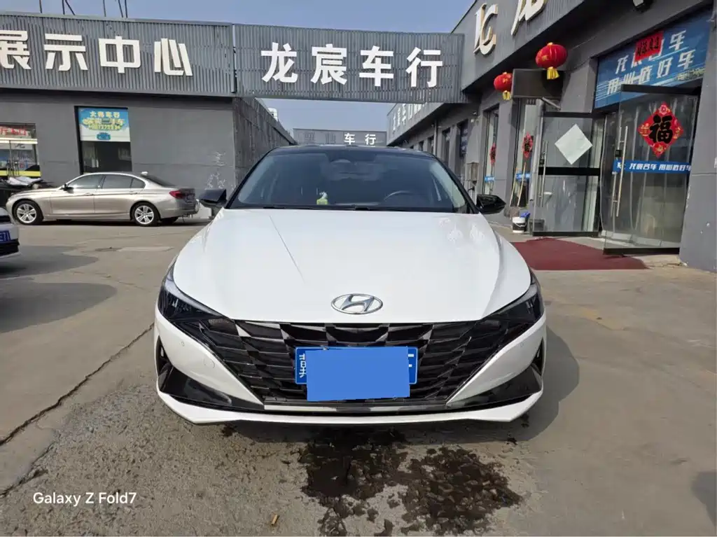 HYUNDAI ELANTRA
