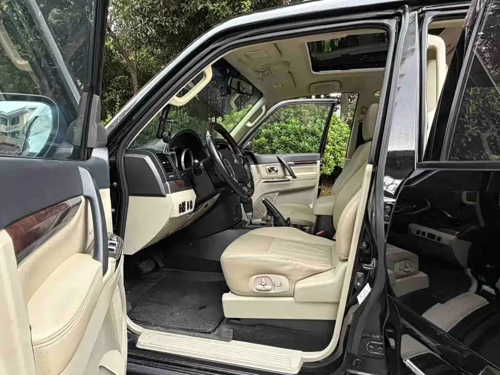 Mitsubishi Pajero (Import) — миниатюра 6