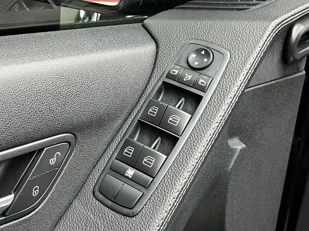 Mercedes-Benz R 2017 R 320 4MATIC