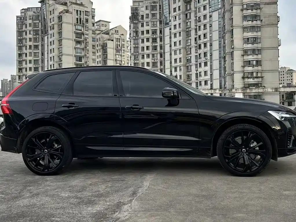 Volvo XC60 PHEV — миниатюра 12