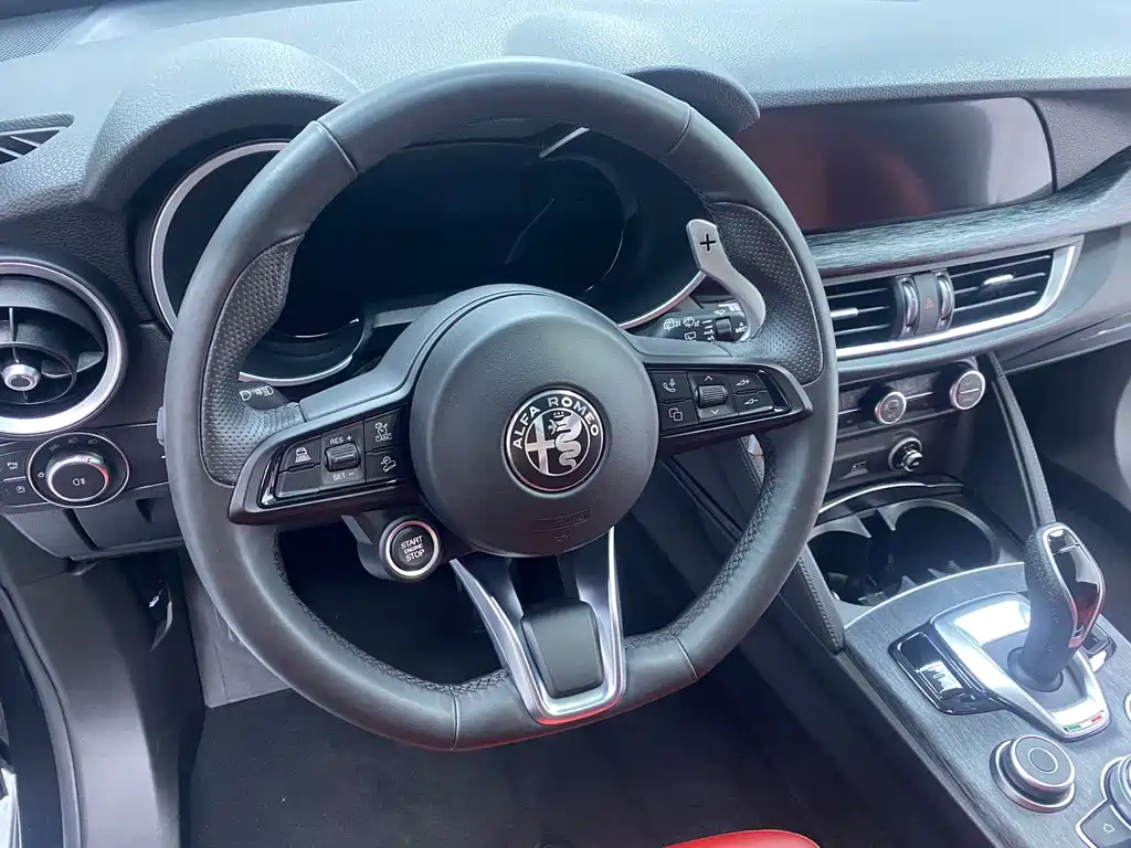 Alfa Romeo Stelvio 2023 2.0T 280HP Sprint