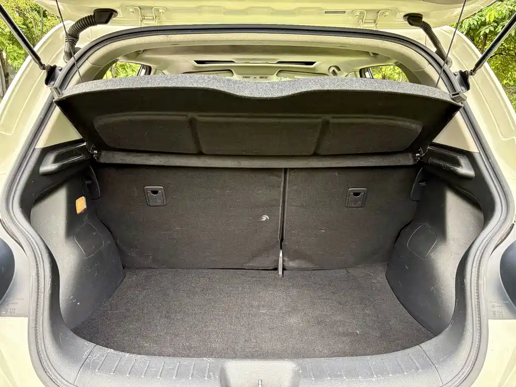 Nissan Tiida — миниатюра 12