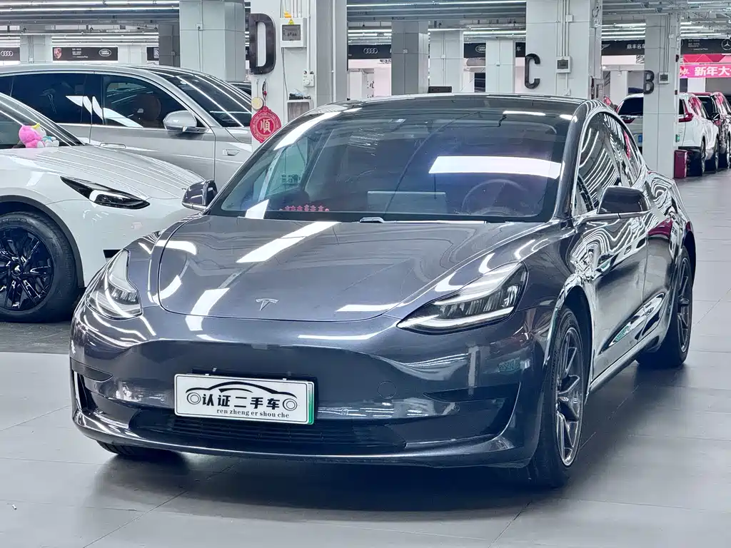 TESLA MODEL 3