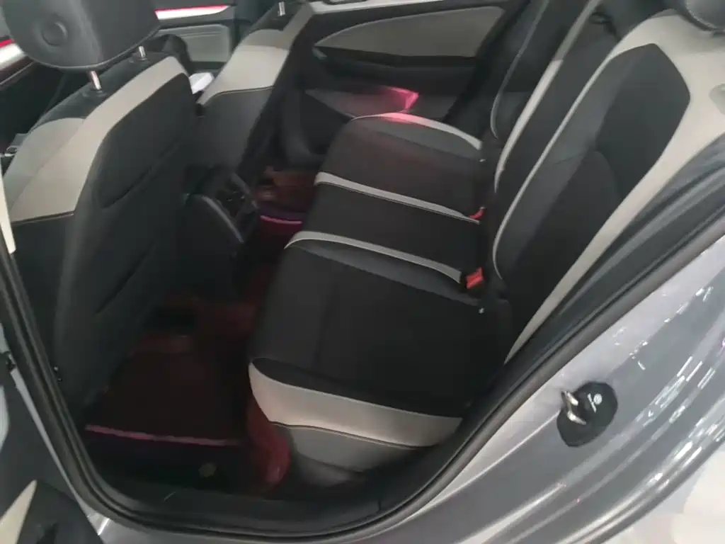 Volkswagen Golf — миниатюра 17