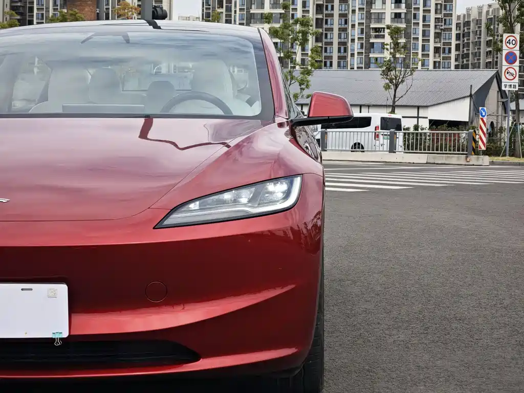 Tesla Model 3 — миниатюра 18