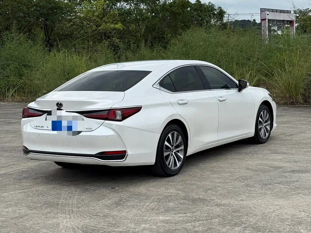 Lexus ES — миниатюра 7
