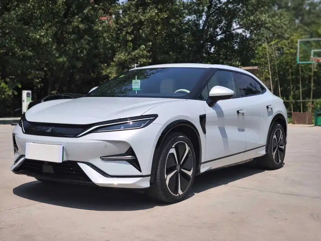 BYD L EV