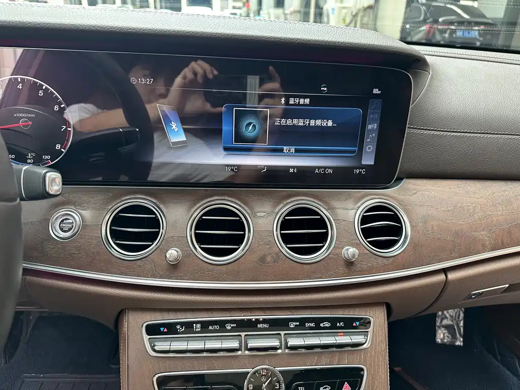 Mercedes-Benz E-Class — миниатюра 7