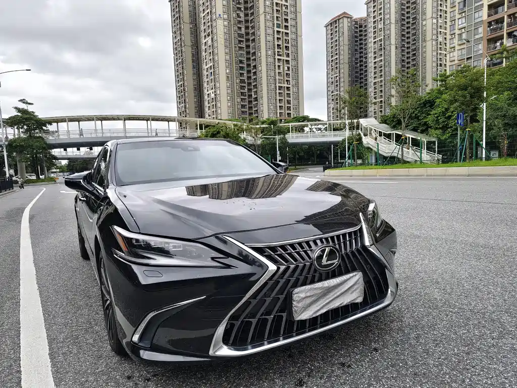 Lexus ES 2022 300h Premium