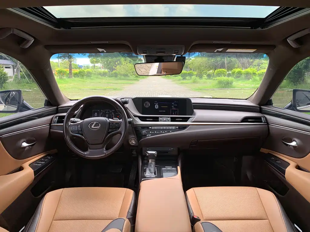 Lexus ES 2020 200
