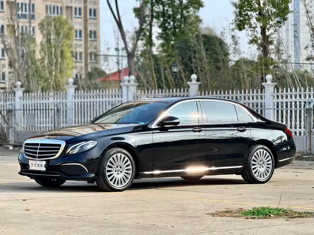 Mercedes-Benz E-Class — миниатюра 2