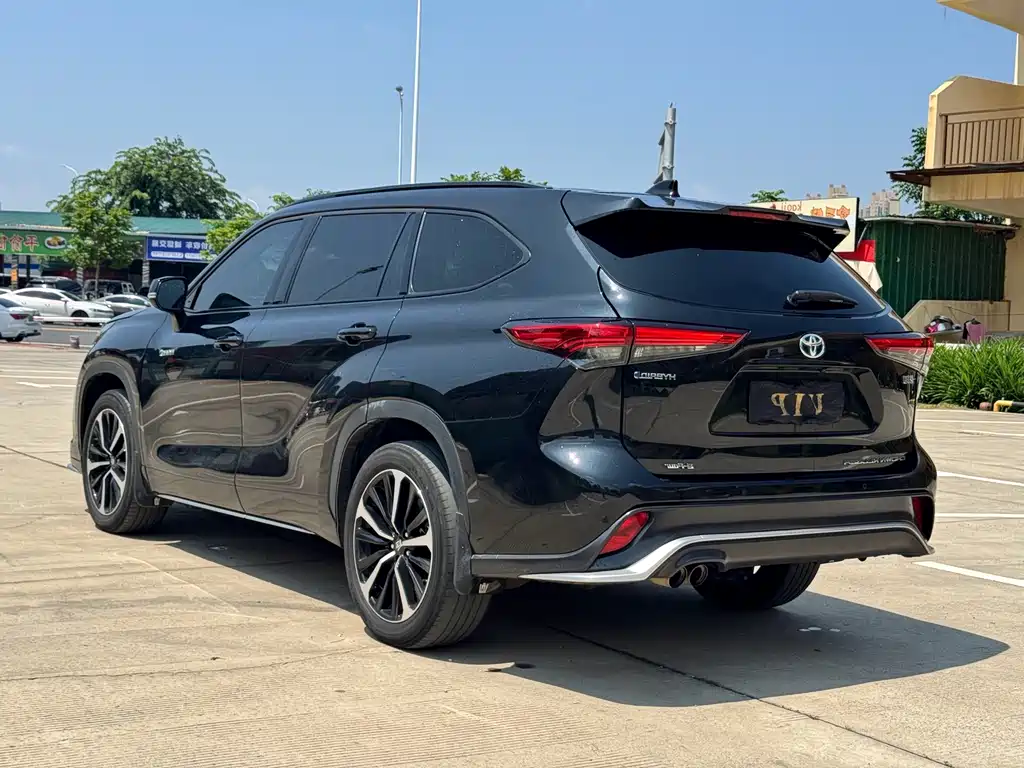 Toyota Crown Kluger — миниатюра 8